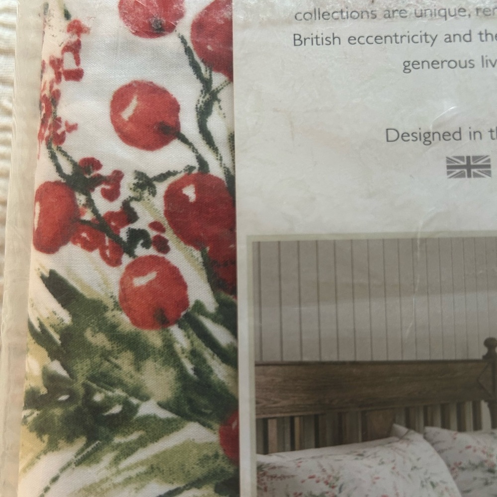 Cabbages & Roses King Size 3 pc. Duvet Set. Christmas Foliage- Fir Ruby. NWT - Picture 7 of 9